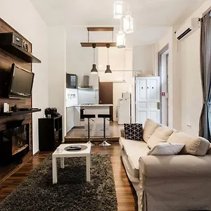 Orsi's Sweet & Lovely Apartamento